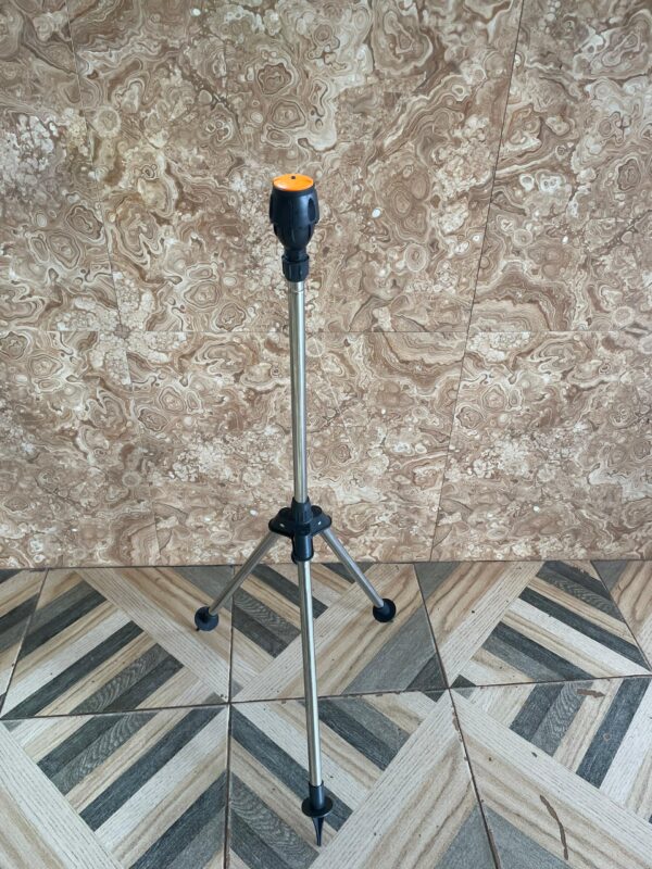 GARDEN ROTATING SPRINKLER WITH TRIPOD. - Image 2
